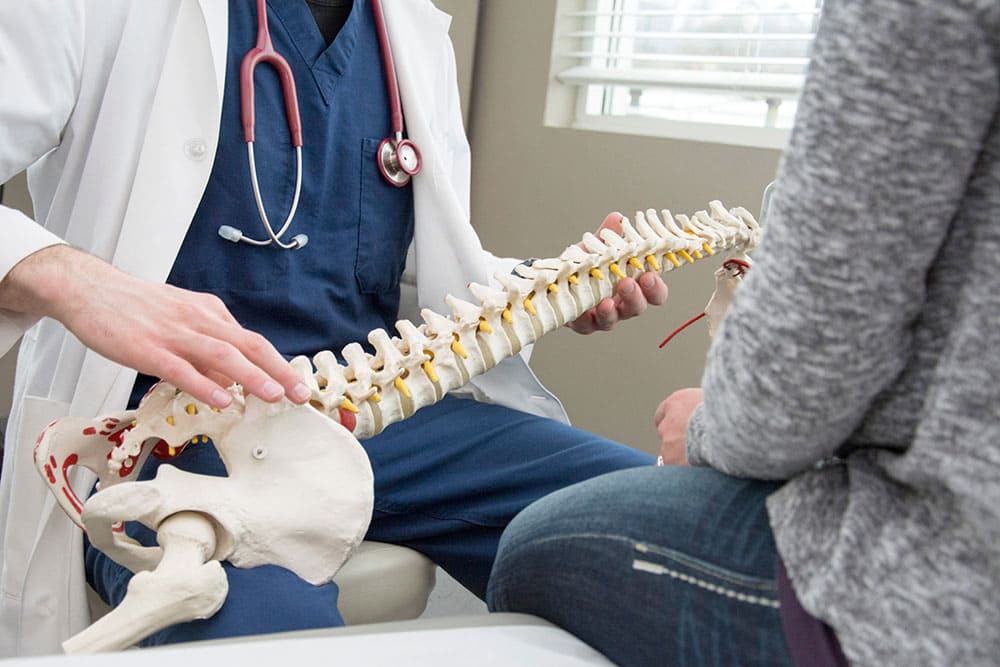 整形外科専門医、脊椎脊髄外科専門医による診療