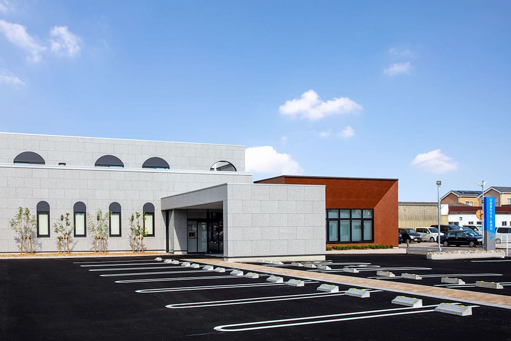 アクセスしやすく駐車場40台完備